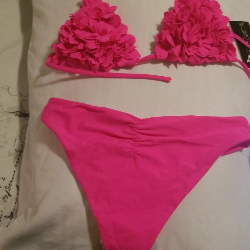 swimsuit - Picture 2 of 3